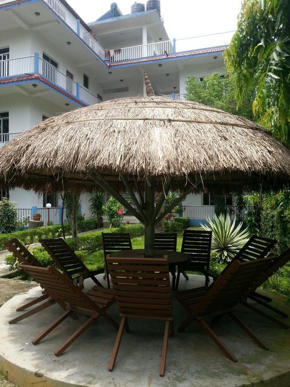 Hotel Shiva'S Dream Sauraha Buitenkant foto