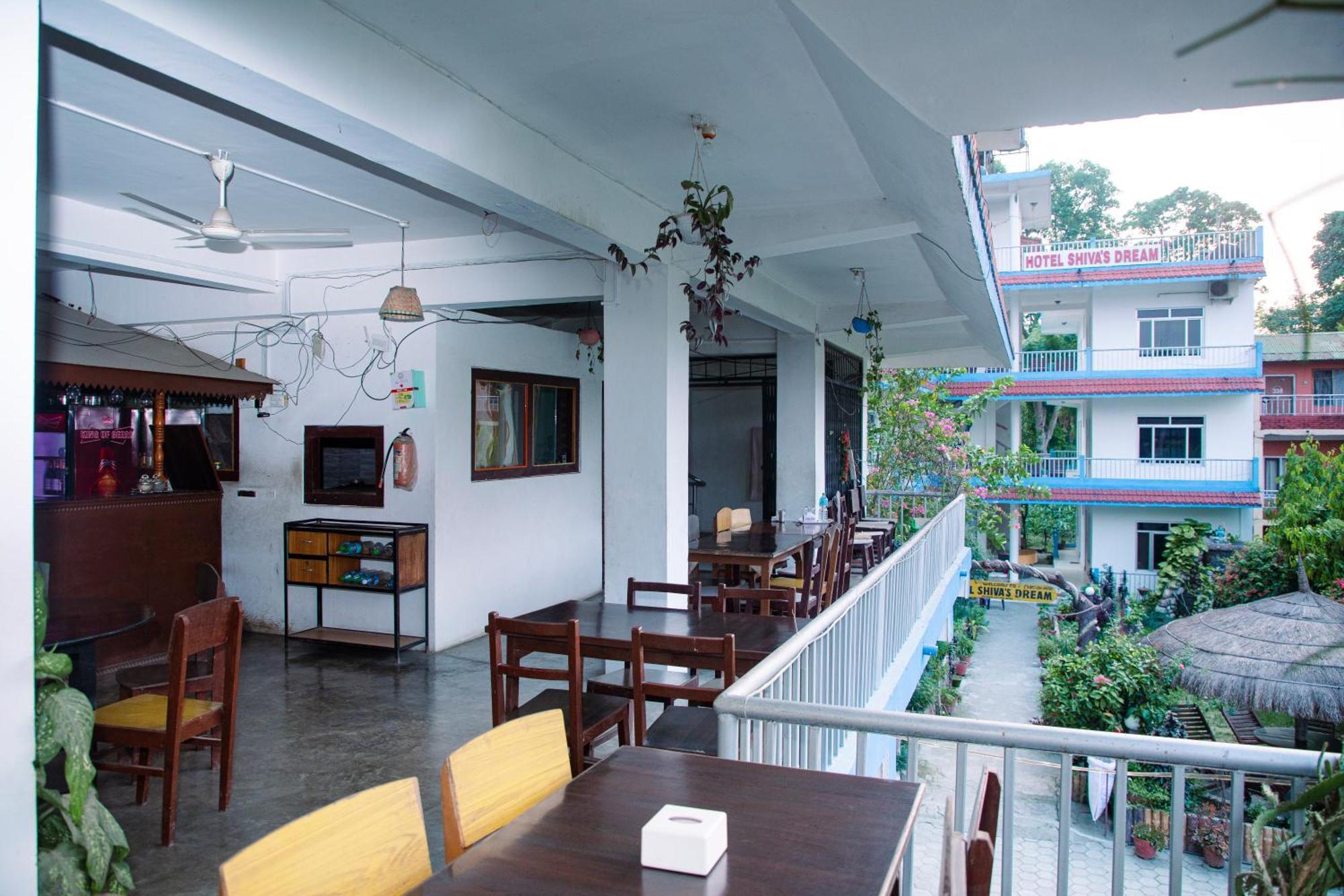 Hotel Shiva'S Dream Sauraha Buitenkant foto