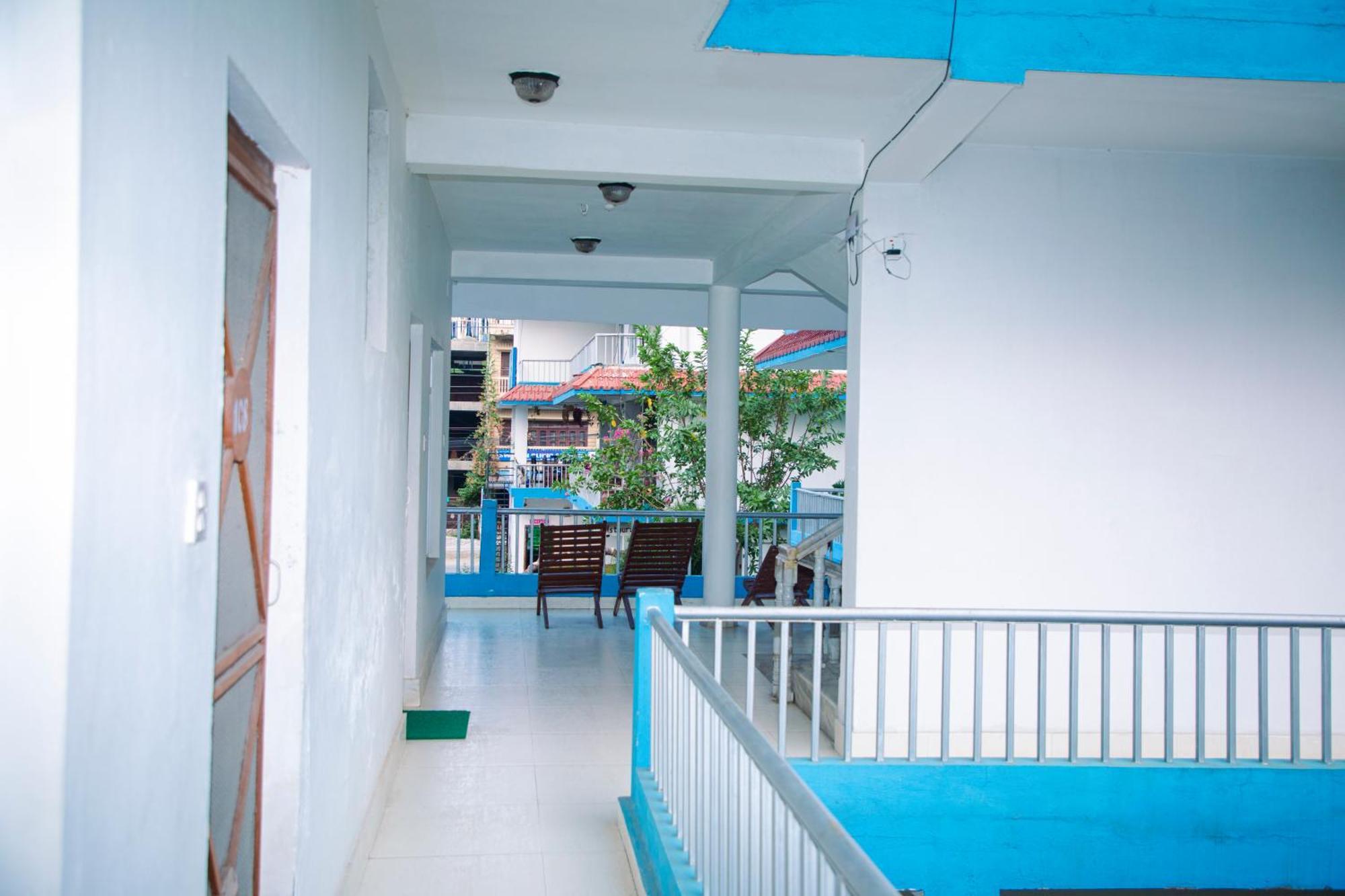 Hotel Shiva'S Dream Sauraha Buitenkant foto