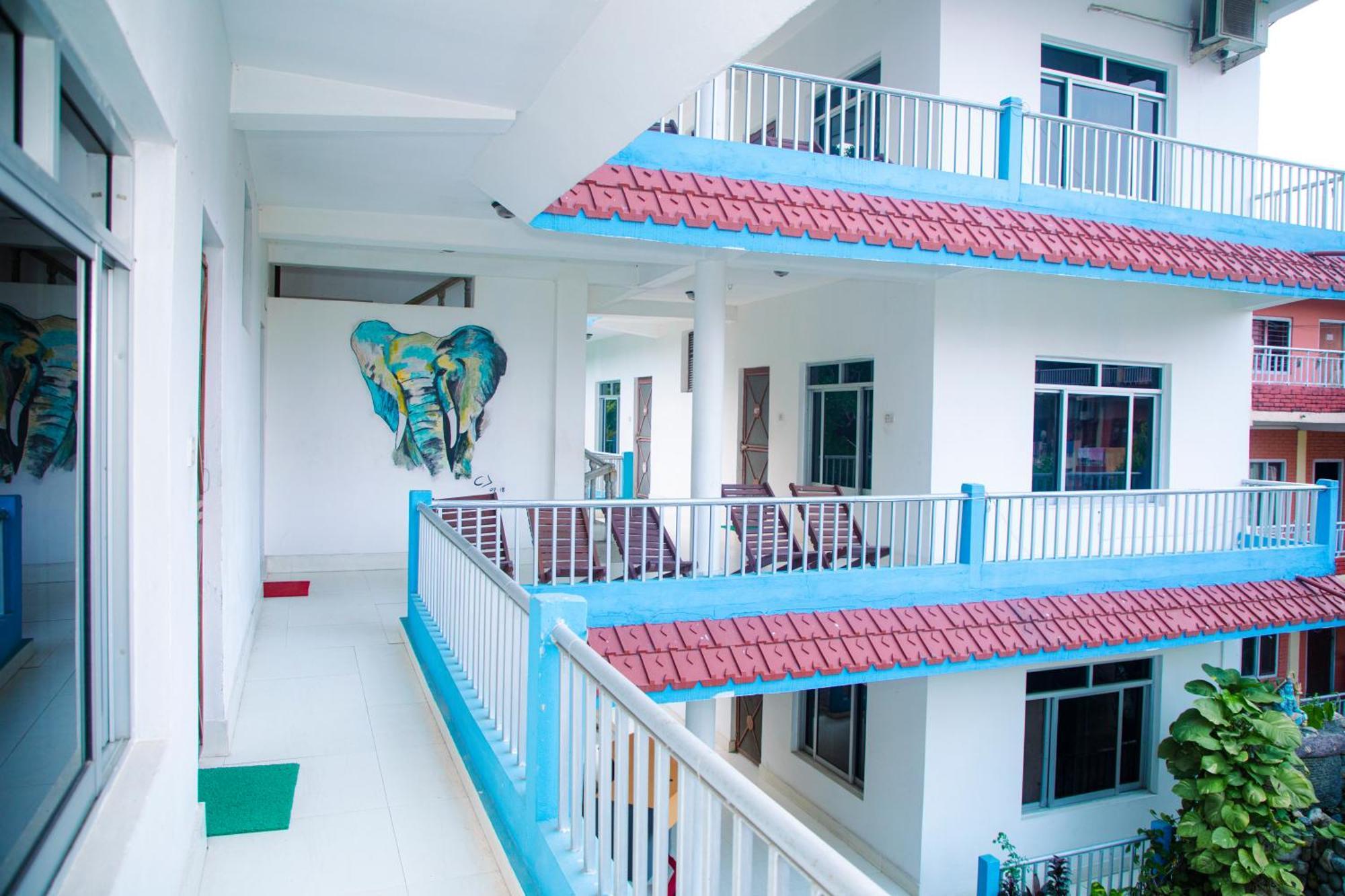 Hotel Shiva'S Dream Sauraha Buitenkant foto