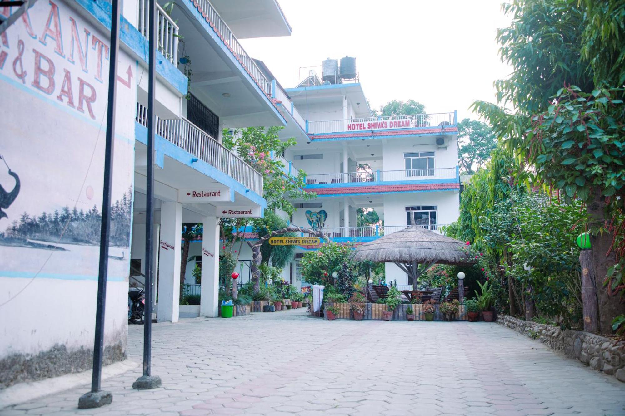 Hotel Shiva'S Dream Sauraha Buitenkant foto