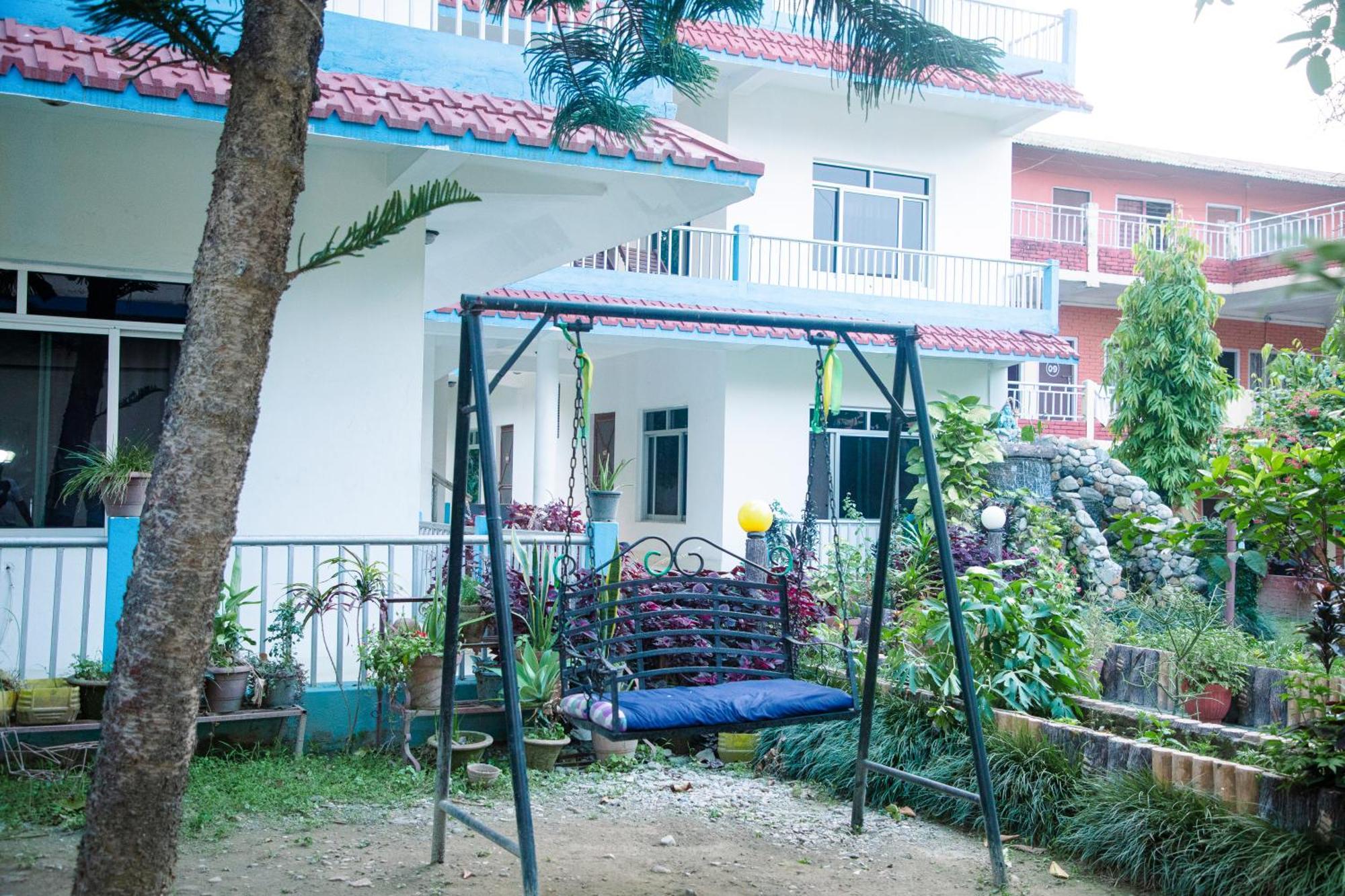Hotel Shiva'S Dream Sauraha Buitenkant foto
