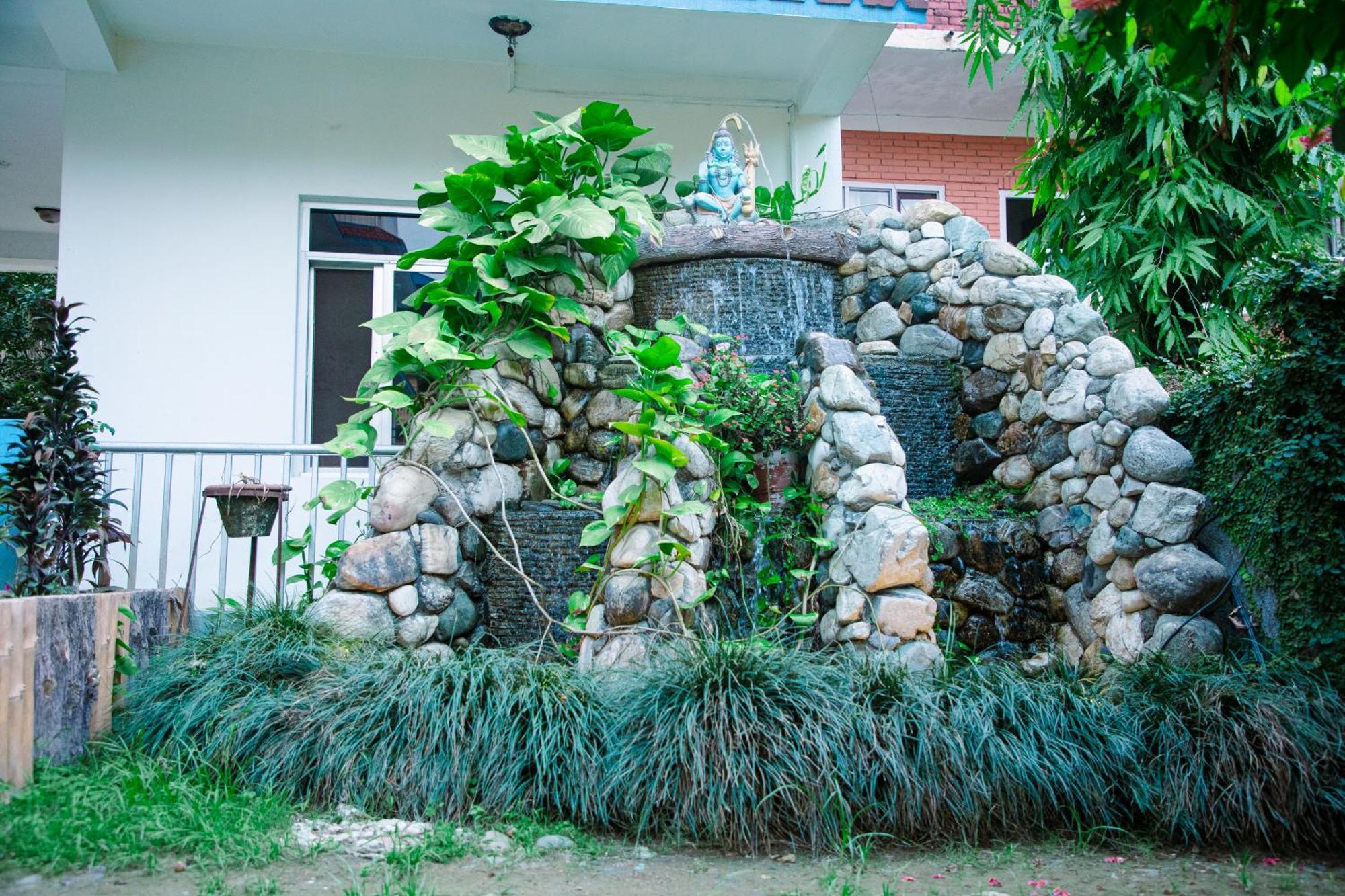 Hotel Shiva'S Dream Sauraha Buitenkant foto