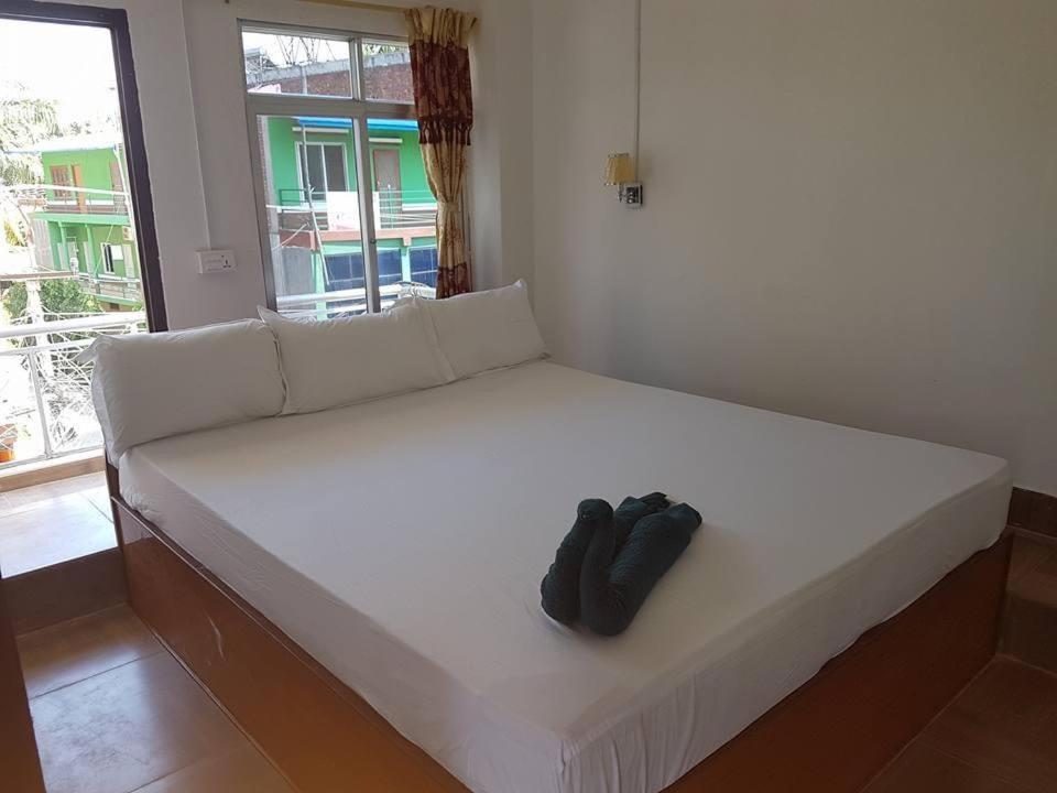 Hotel Shiva'S Dream Sauraha Buitenkant foto