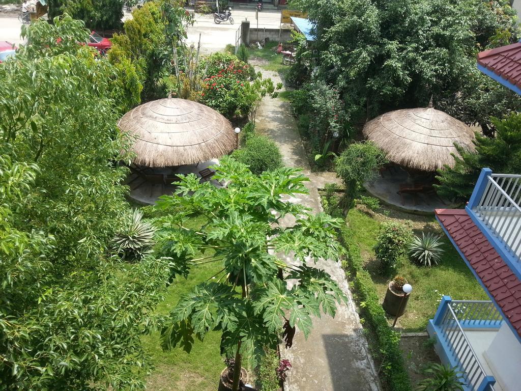Hotel Shiva'S Dream Sauraha Buitenkant foto