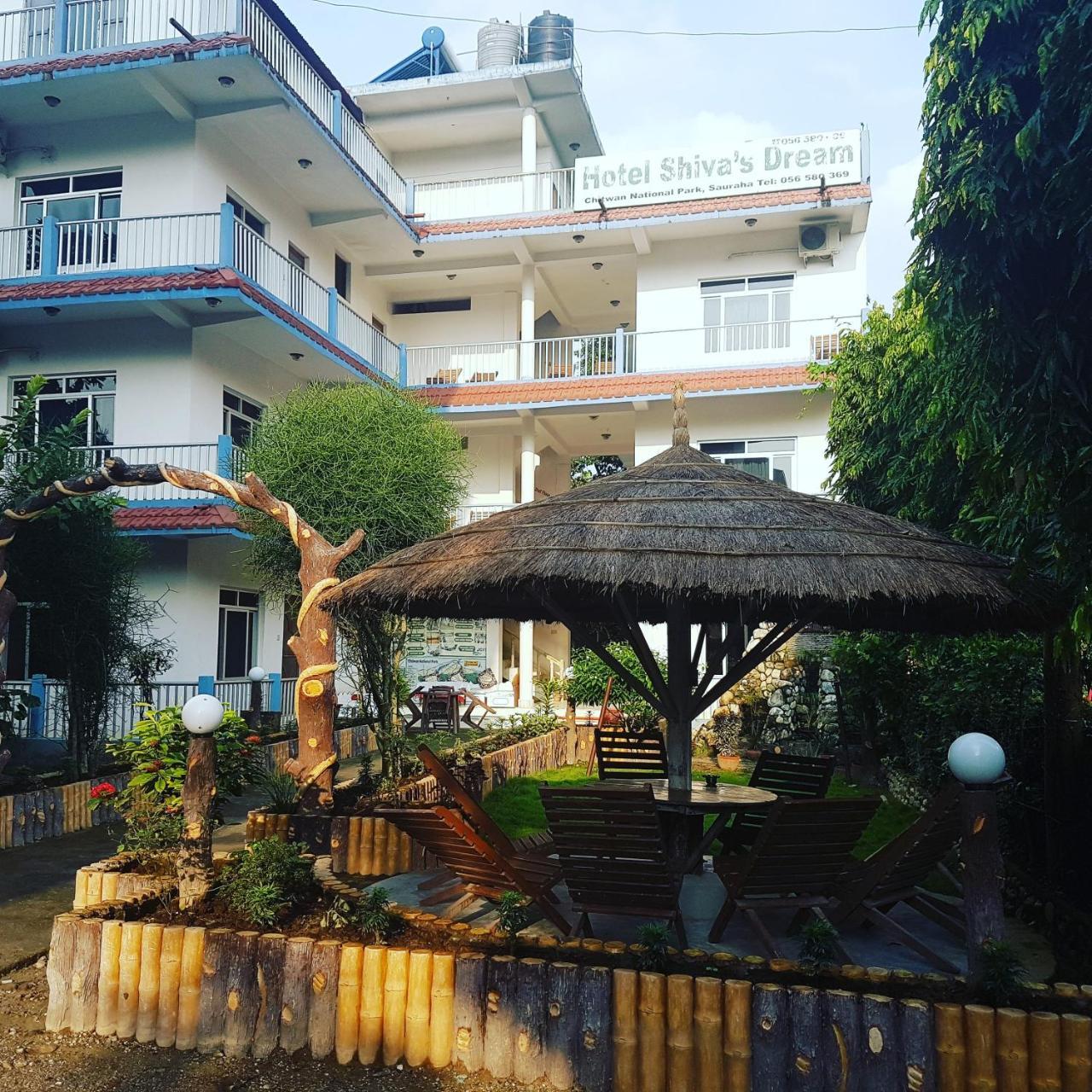 Hotel Shiva'S Dream Sauraha Buitenkant foto